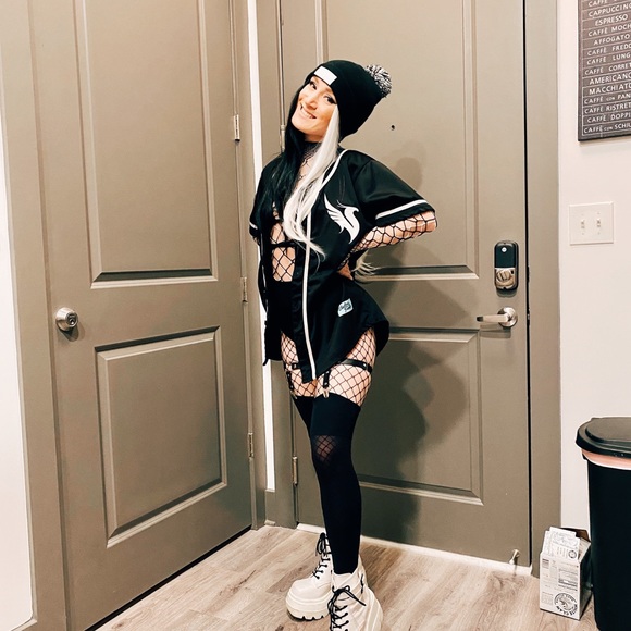 Meet your Posher, Sam - Picture 2 of 6